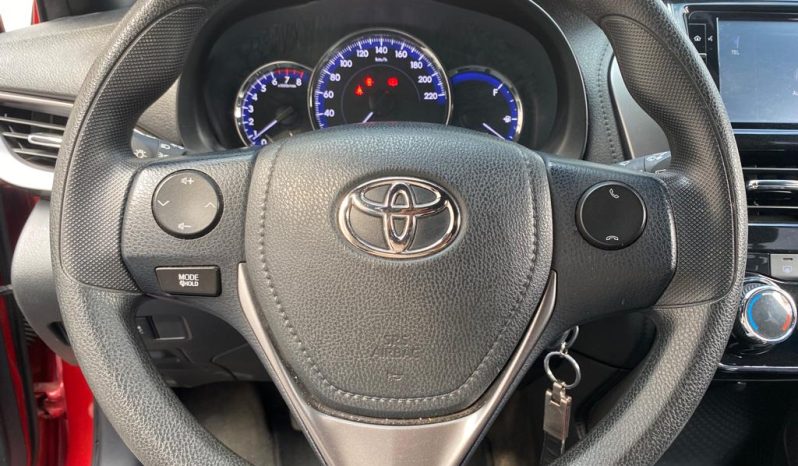 Toyota Yaris E 2022 lleno