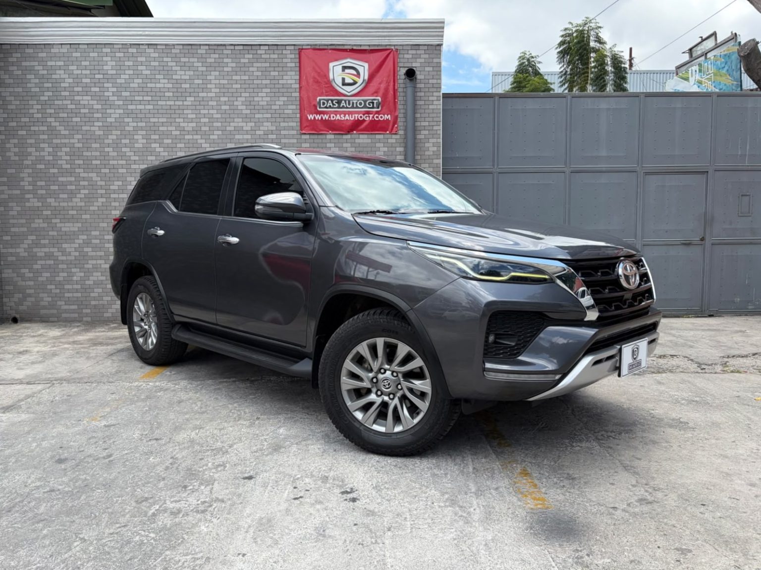 Toyota Fortuner SRV