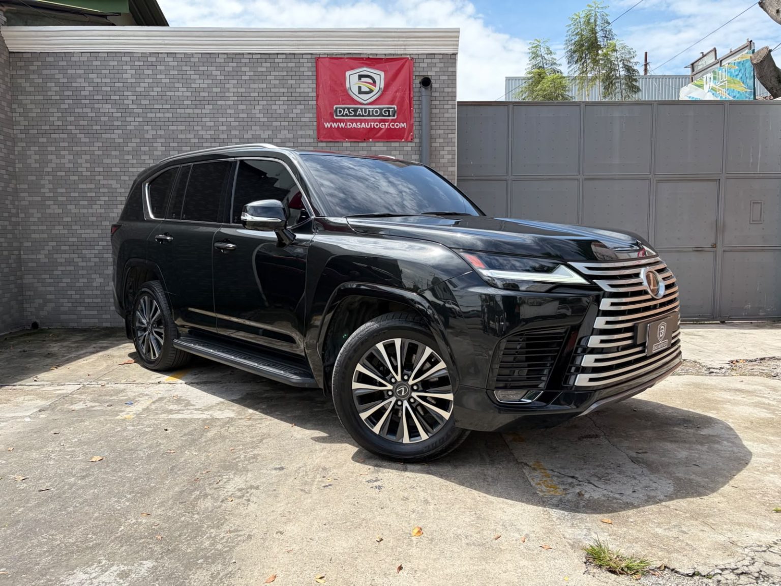 Lexus LX600