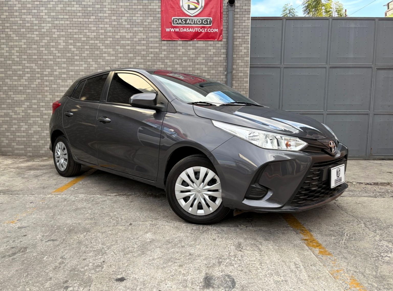 Toyota Yaris E
